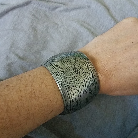 🌹 2 for $5 Silver cuff - Picture 4 of 4